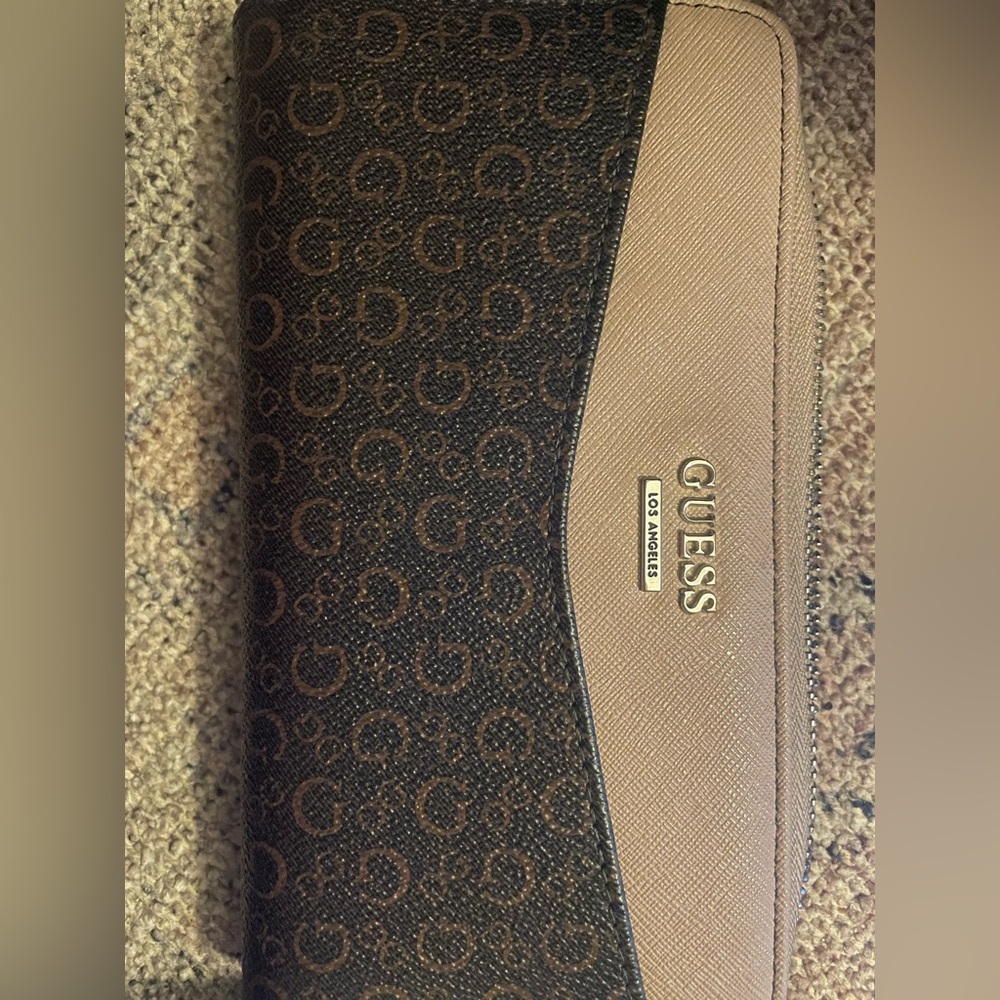 GUESS wallet